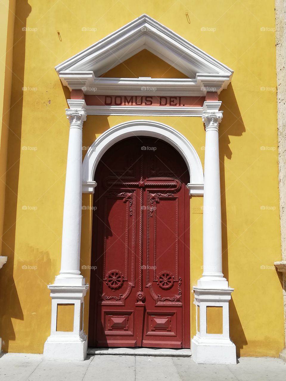Puerta secundaria de la catedral de Cartagena