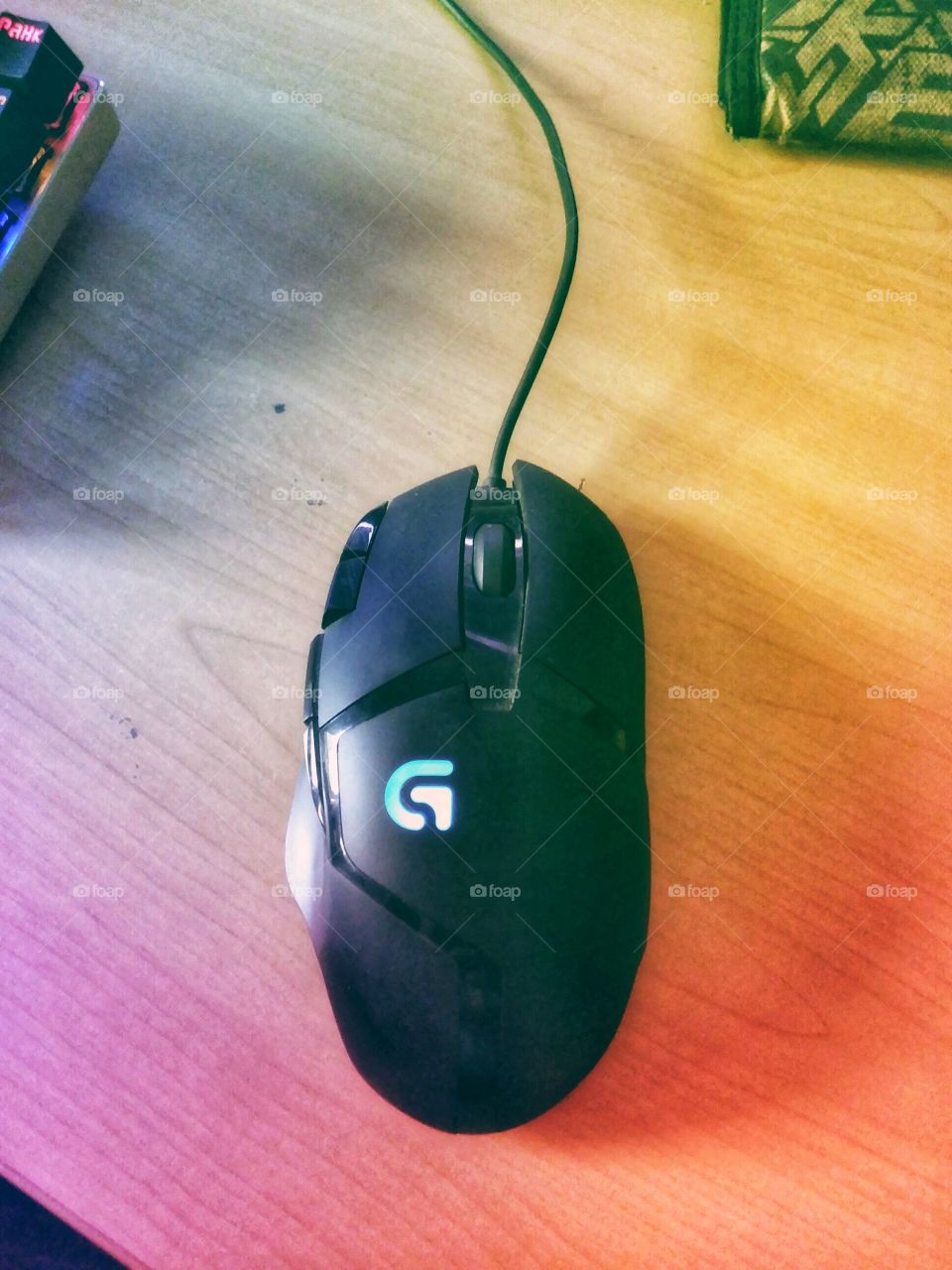 a beautiful mouse on the desk