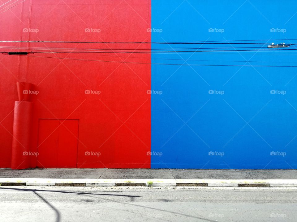 Red and blue wall on street