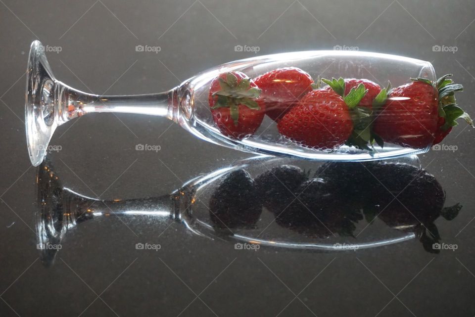 Champagne#glass#crystal#strawberries