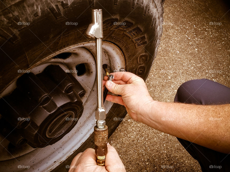 Checking the Tire Pressure