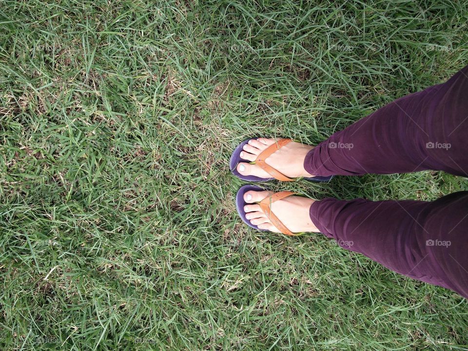 sandals + grass.... can you imagine the weather of today?