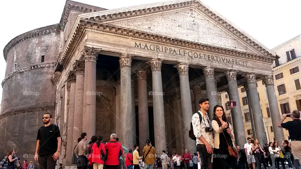 turists photographer in action,making a selfie in front of Pantheon - Rome