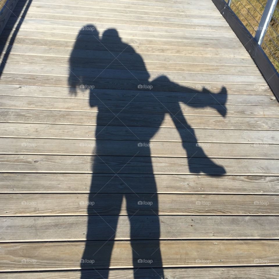 Boy holding girl shadow 