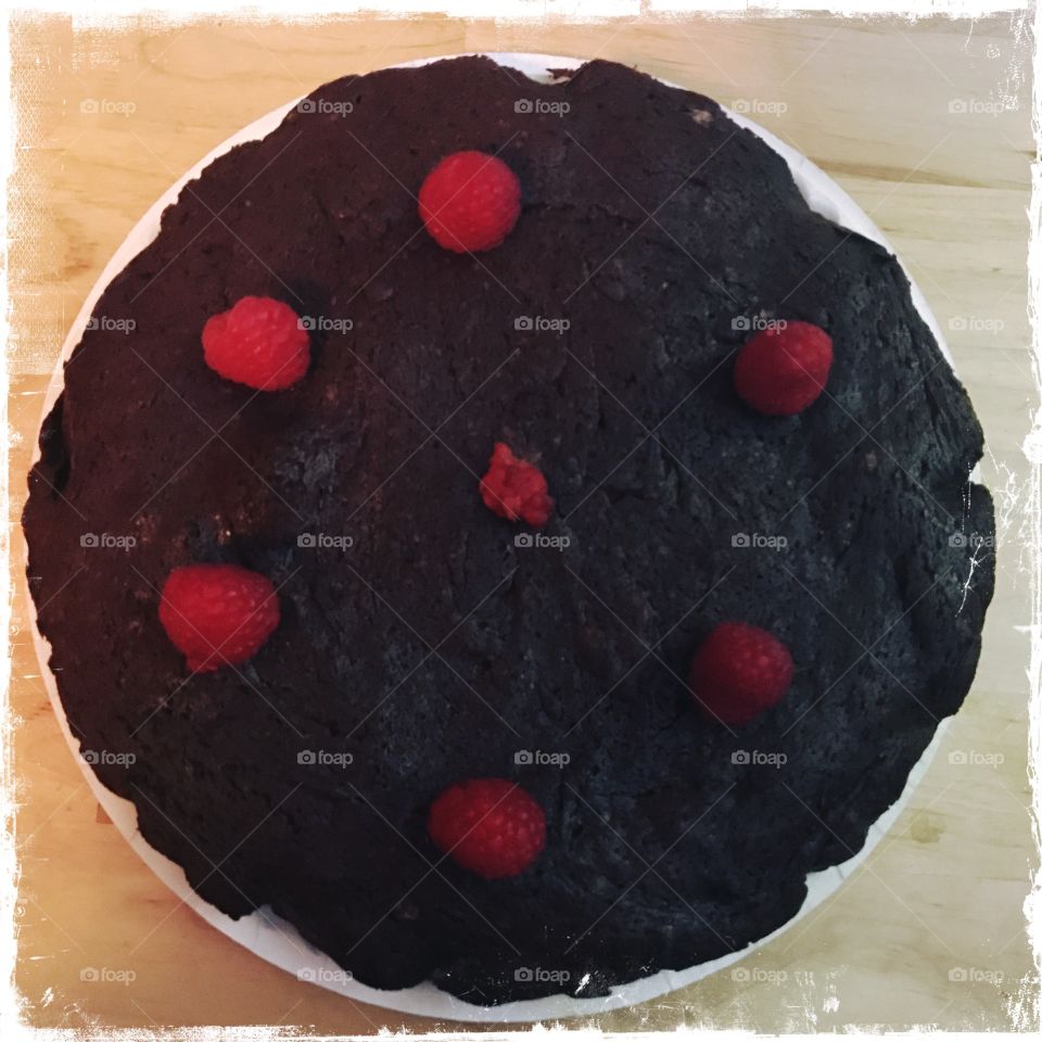 Dark chocolate raspberries cake