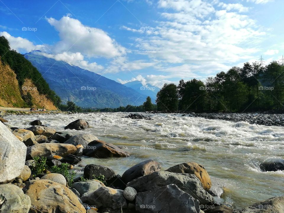 INCREDIBLE and unforgettable FAMOUS place of HIMACHAL PRADESH, KULLU MANALI IN NORTH INDIA. BEAUTIFUL PARVATI Valley with Beas river and beautiful sky blue Landscape. FAMOUS TURIST PLACE OF India.