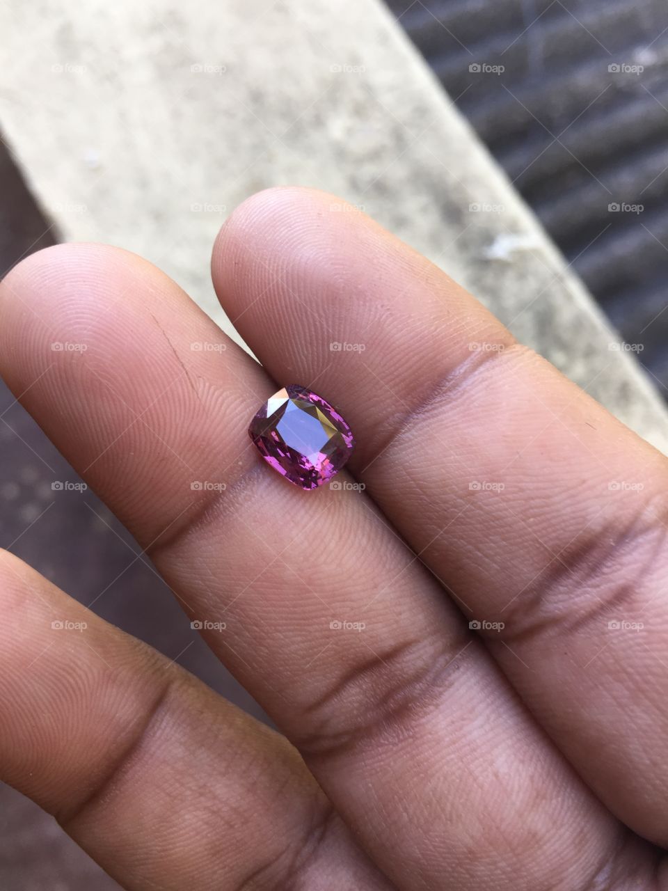 Spinel gemstone 