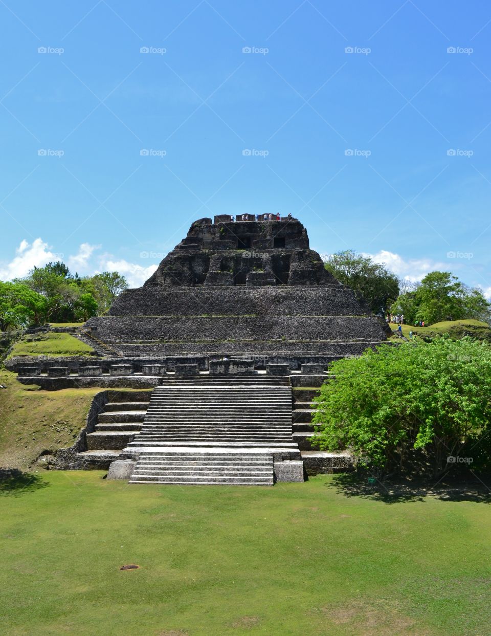 Mayan pyramid 
