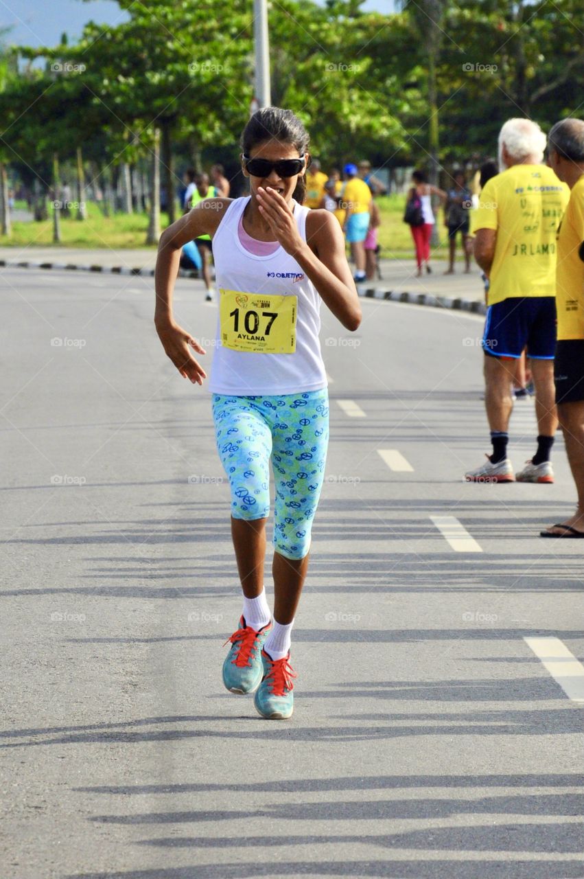 little girl wishing to win the run