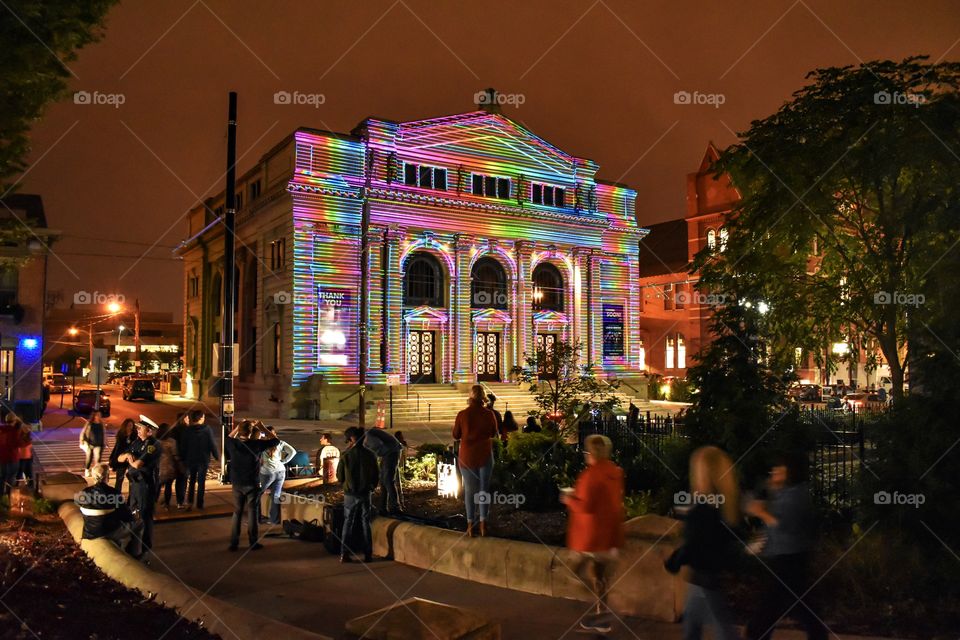 Lights project unique and artistic designs on buildings through a festival in Ohio. 