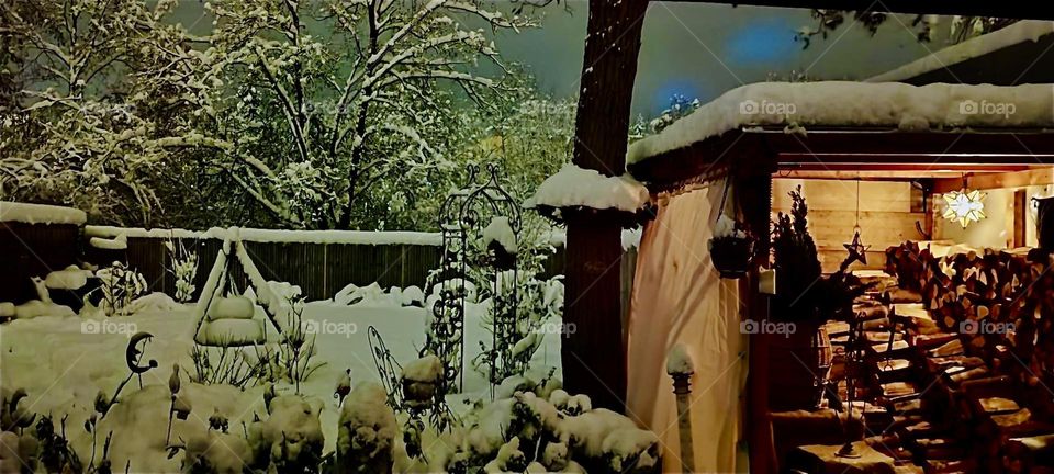 This is an evening time view of the garden of the beautiful house in „Bavaria“, Germany that we have visited before. Due to the big snowstorm in early December 2023 everything is covered with heaps of the white stuff. Hypnotic Productions