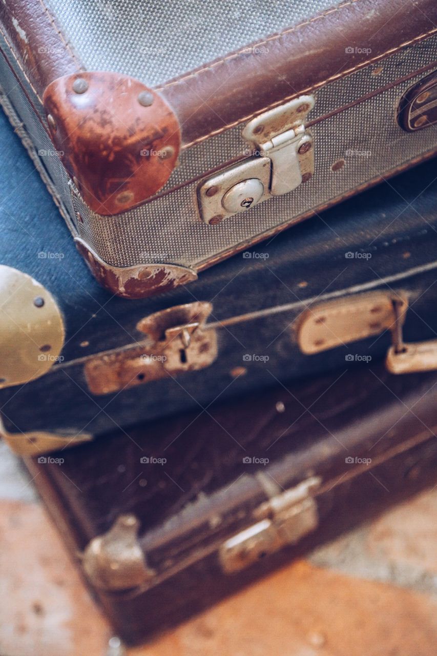 Suitcases lockes