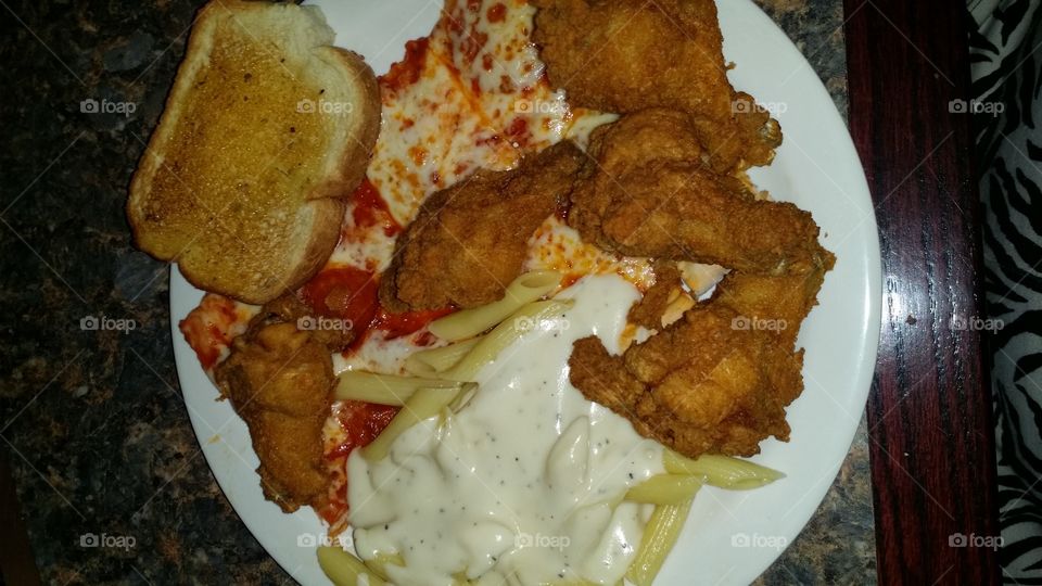 alfredo pasta chicken wings pizza and bread