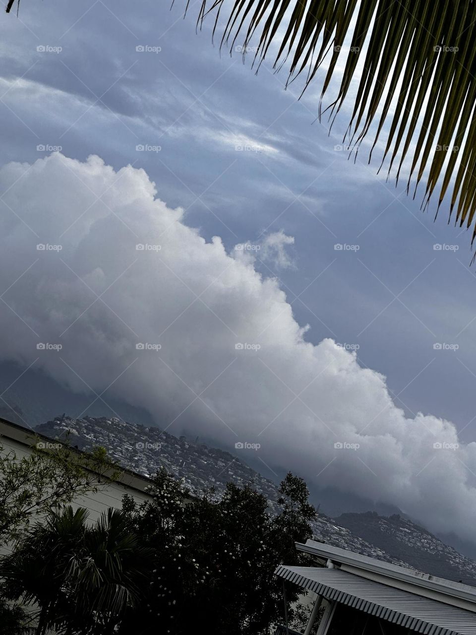 White low cloud front sweeping across the Koolau (Windward) Range of mountains on the eastern coast of the island of Oahu in the morning