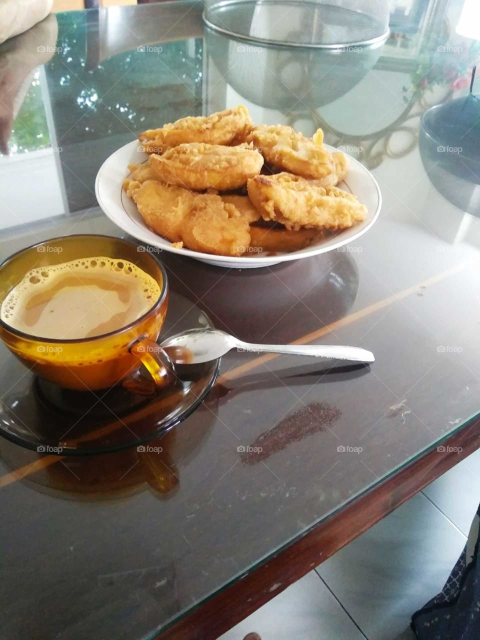 breakfast with banana and coffe