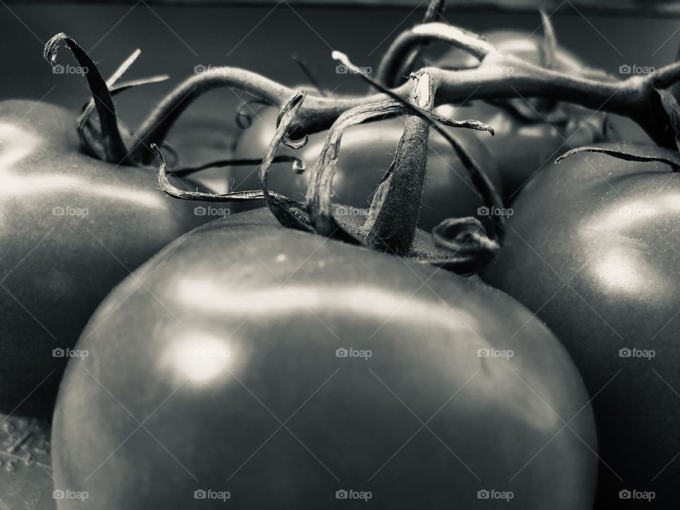 Tomato black and white