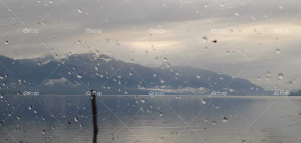 A view through the glass on a rainy day.nature is still beautiful