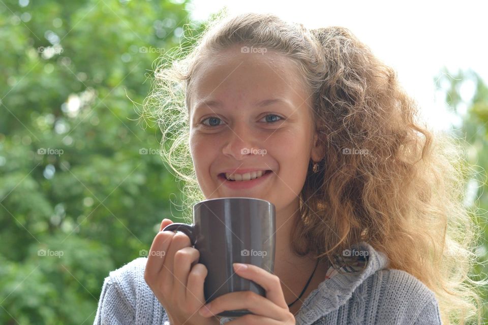 girl with cup portrait green background