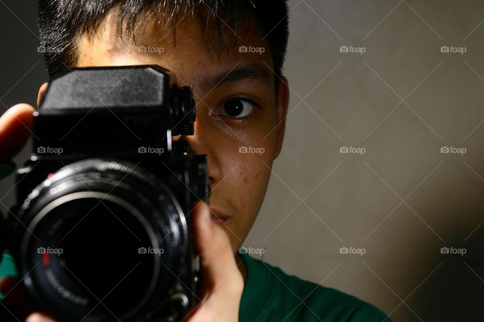 Person holding a vintage medium format film camera