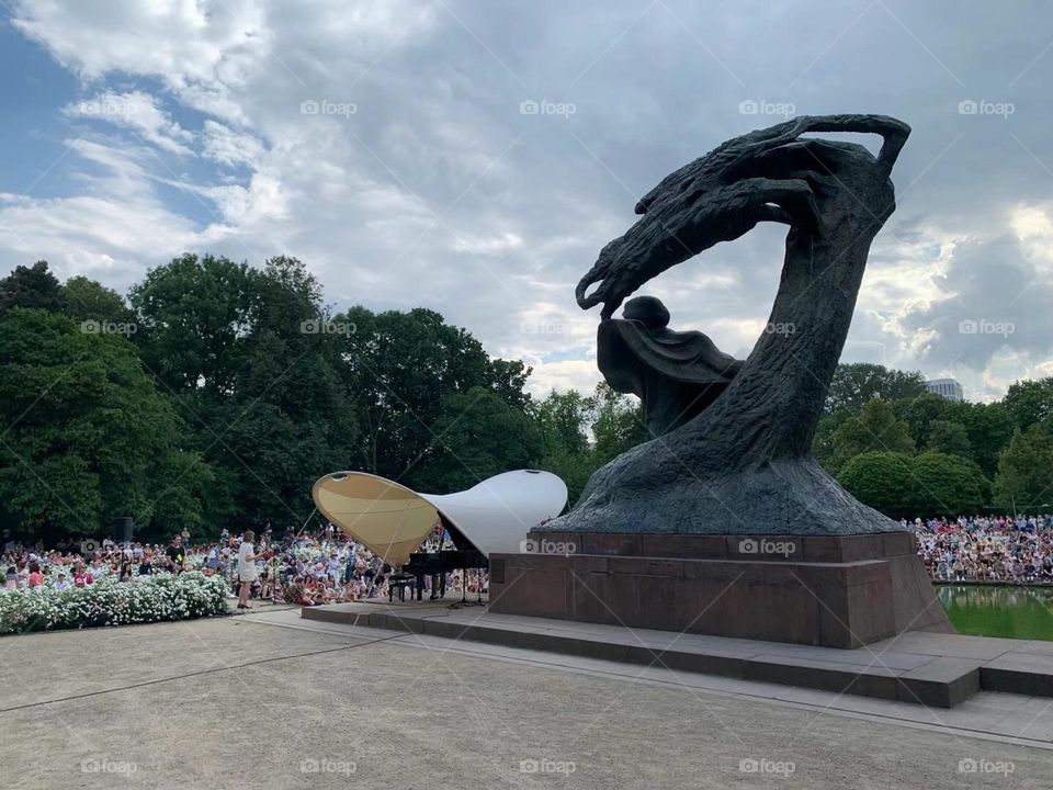 In the hometown of musical poet Chopin, people come to Wazinki Park every weekend to sit or lie in front of the bronze bust of Chopin. Listen to the music of Chopin performed by pianists from around the world.