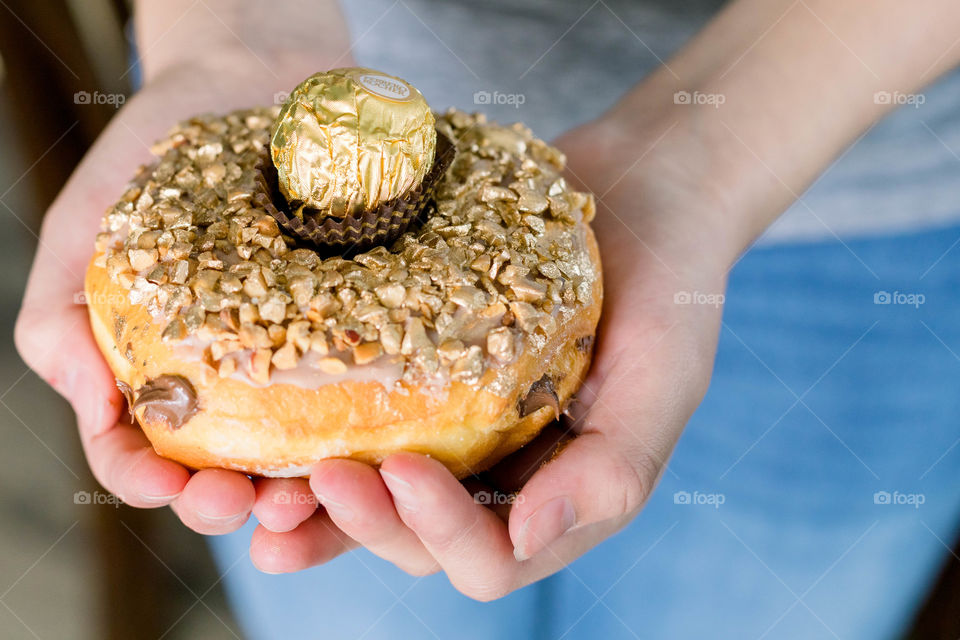 Gold donut