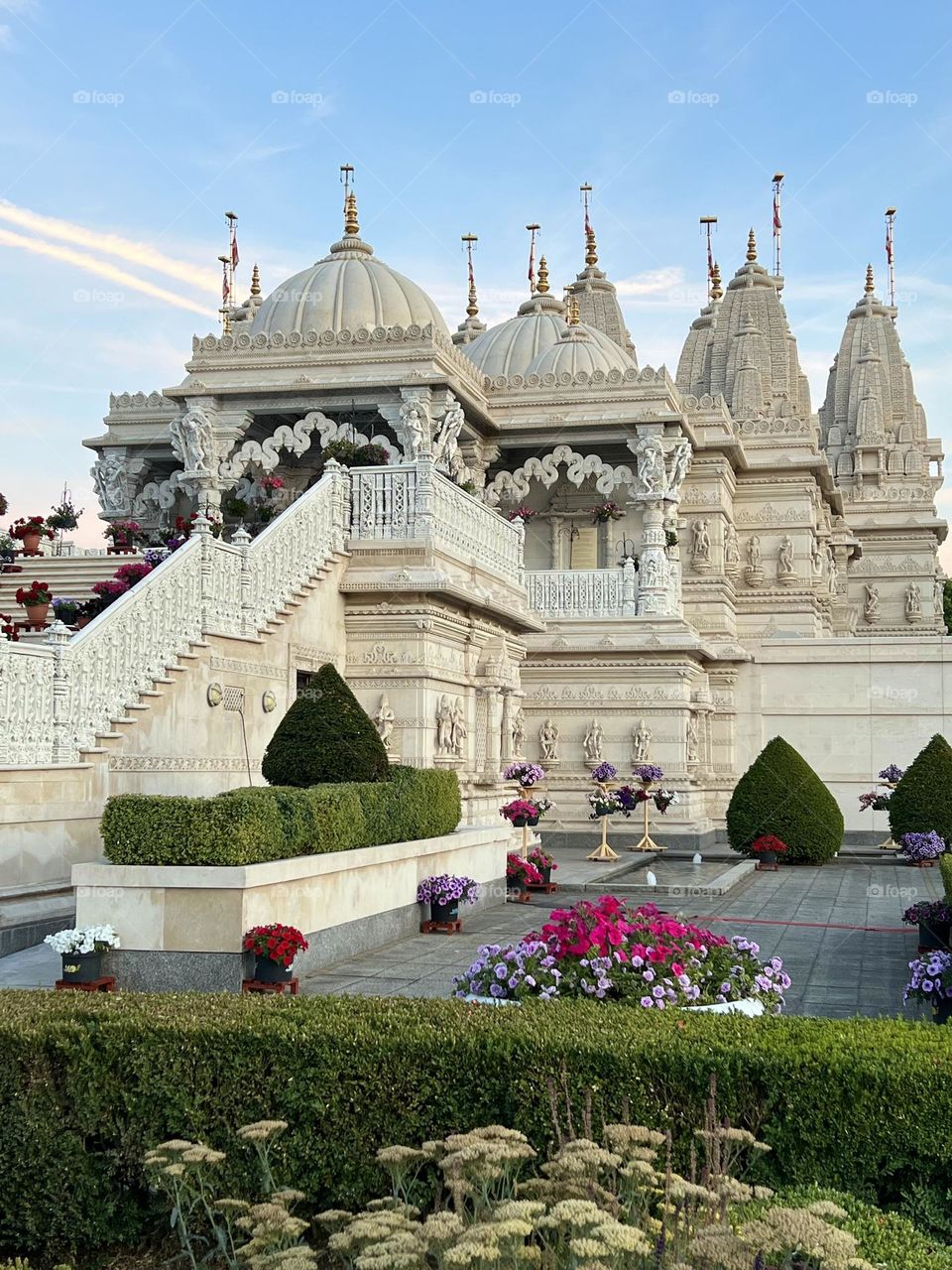 Amazing Baps Shri Swaminarayan Mandir Temple in London, England (also commonly known as the Neasden Temple).The Swaminarayan Mandir has been described as being Britain’s first authentic Hindu temple.