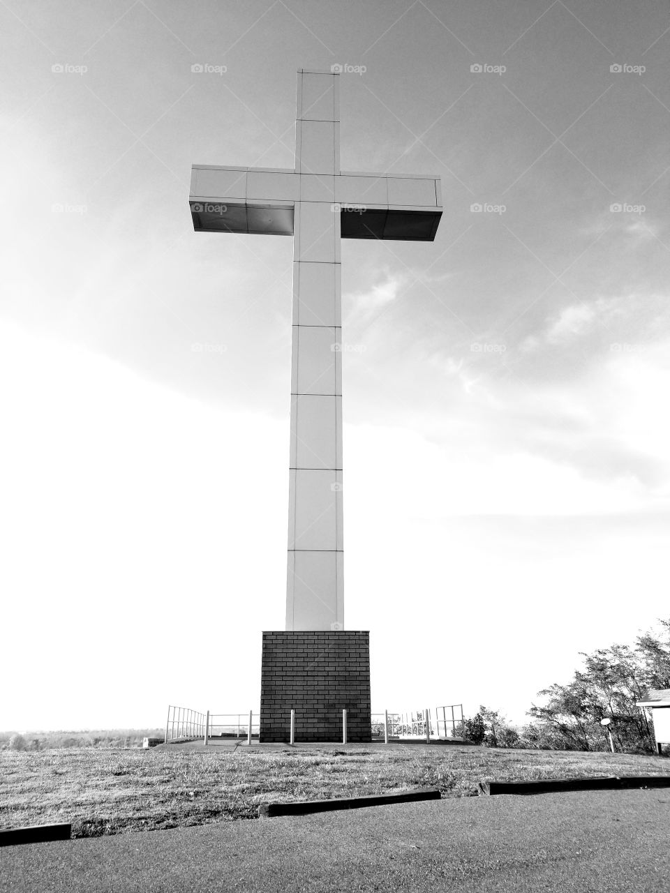 Full Base Black & White Fort Jefferson Memorial Cross Wickliffe, KY