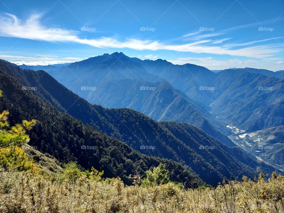 Beautiful mountain scenery with sea of clouds