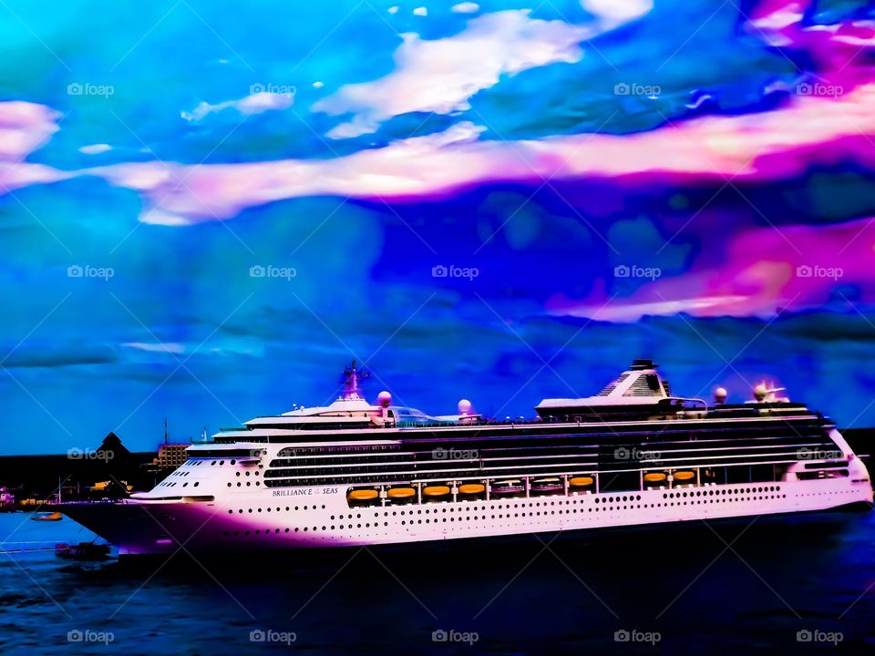 Cruise ship 