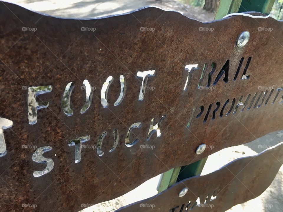 A post with hiking trail signs