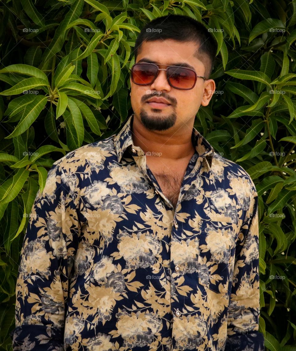man with casual shirt, sunglasses, beard