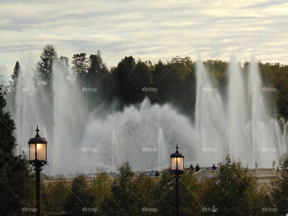 Fountains and lampposts  