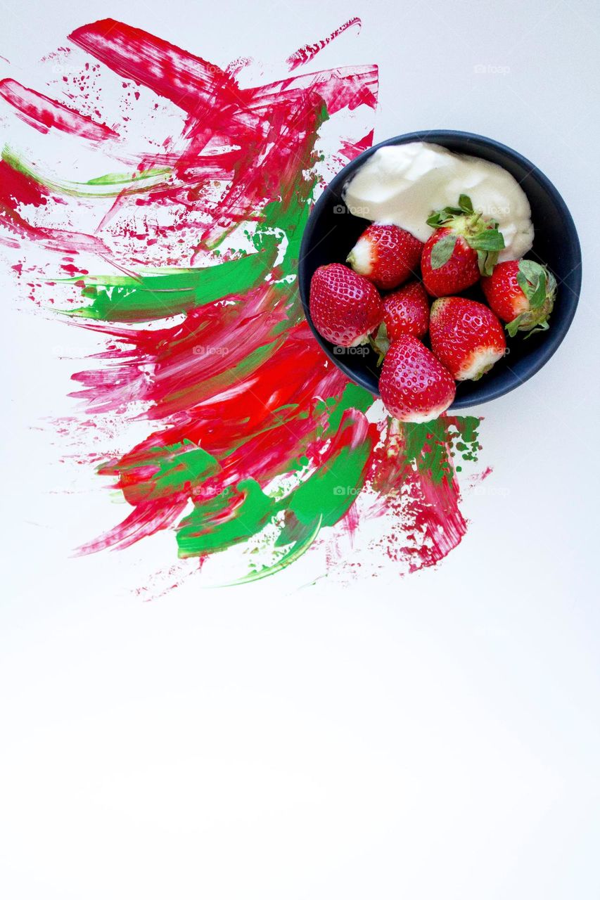 Strawberry And Cream With Color Photo

 Fresh strawberries and cream on colorful surface.