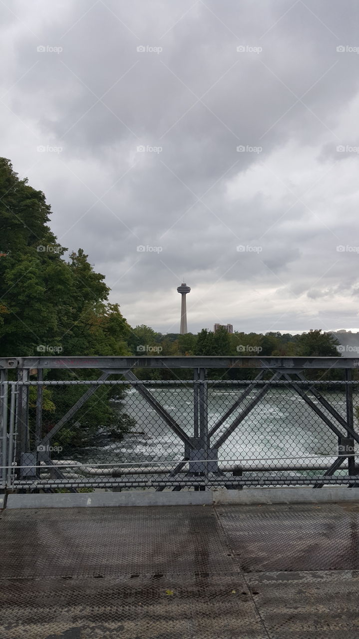 The view from the wet, grey footpath around Niagra.