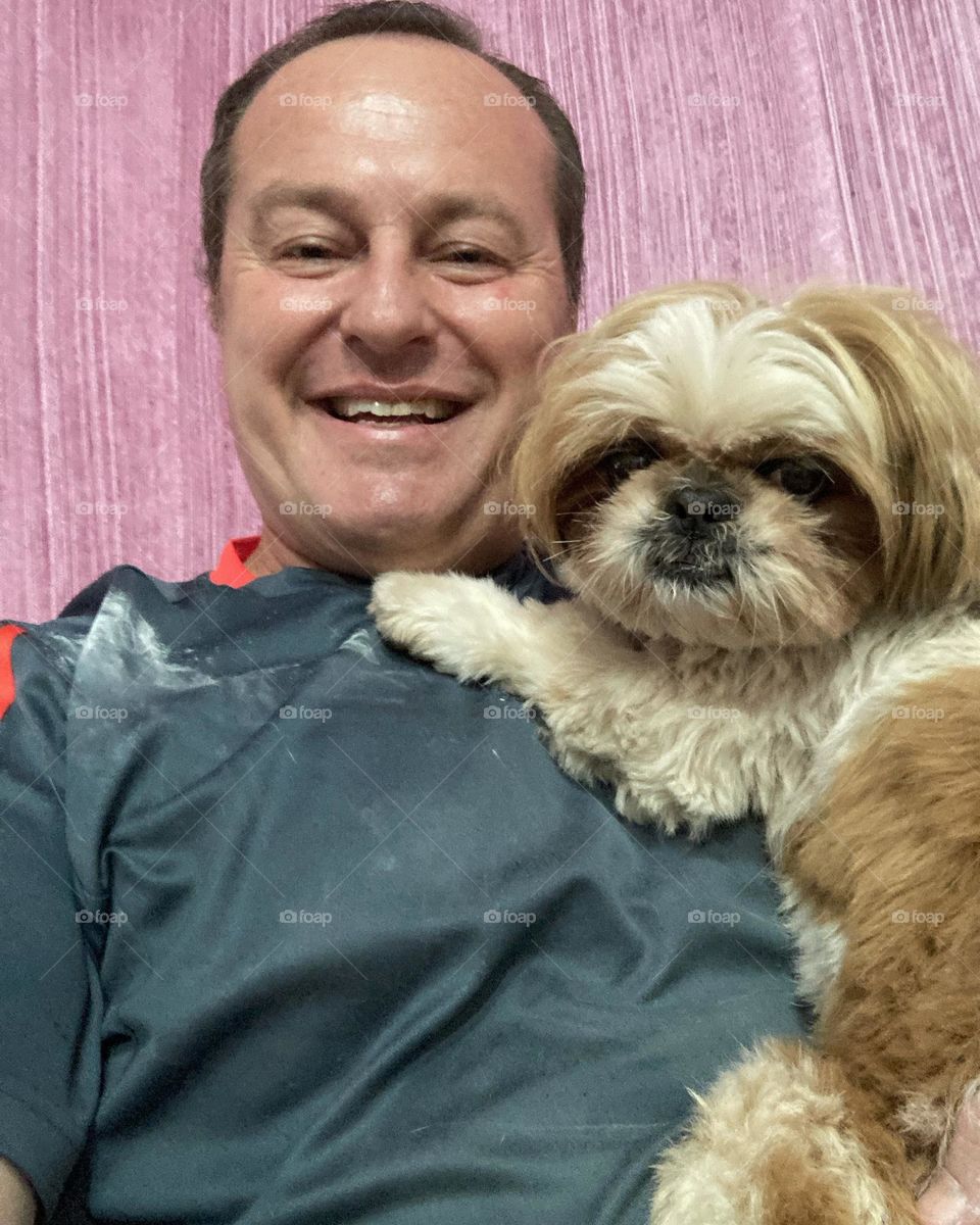 🇺🇸 Our little dog Pepita had a bath, and now she doesn't want to leave our lap. / 🇧🇷 Nossa cachorrinha Pepita tomou banho, e agora não quer sair do colo. 