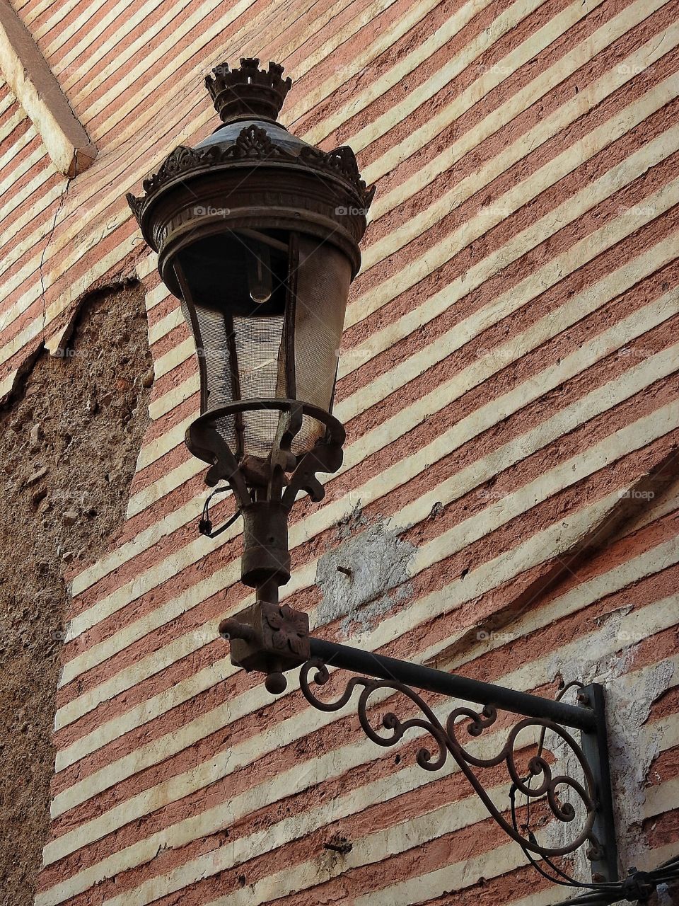 Lamp post with crown 