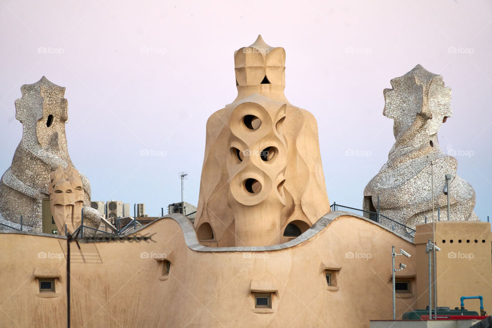 Chimeneas de la Pedrera desde la terraza de enfrente