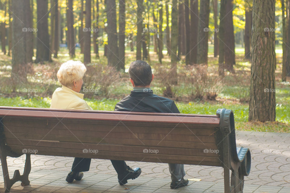 Two people seating and talking 