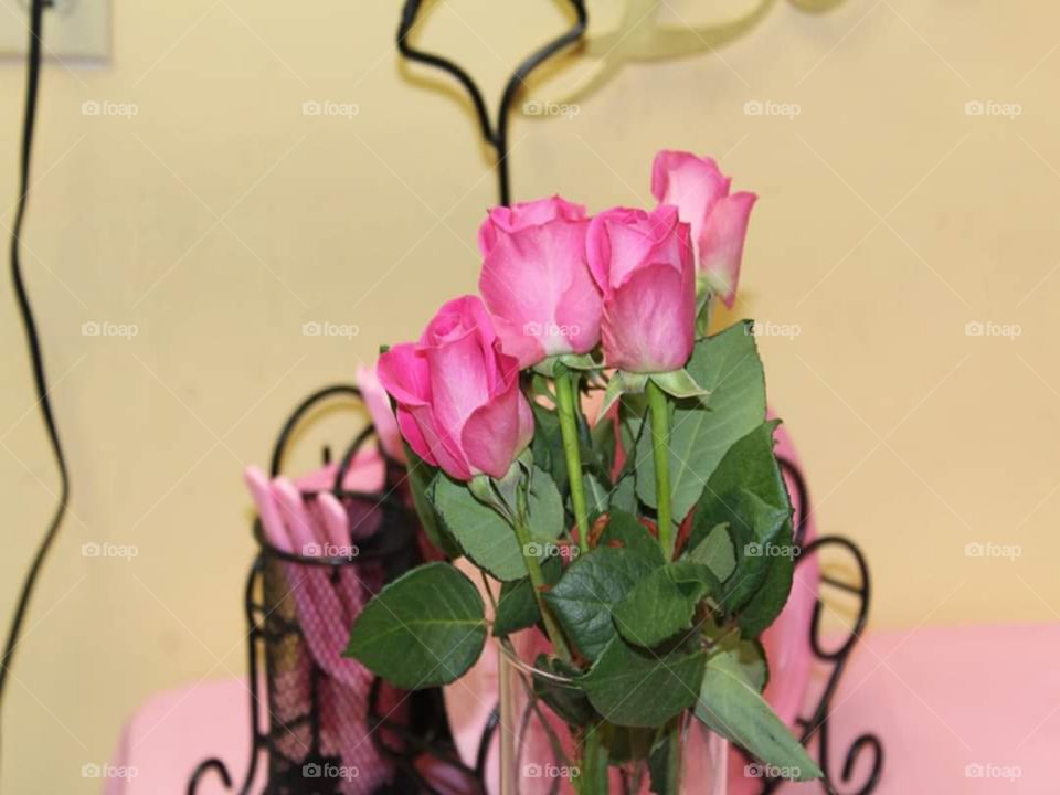 Beautifully pick floral arrangement completely made of roses
