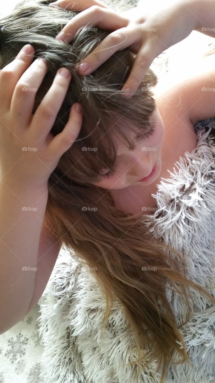 head holding preteen