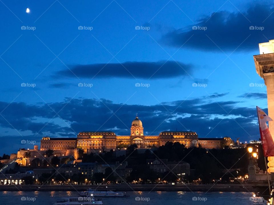 Chain bridge -Budapest - Buda castle - Danube blue hour
