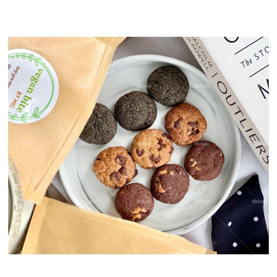 Homemade vegan cookies in walnut chocolate, blacksesame and chocolate chip 