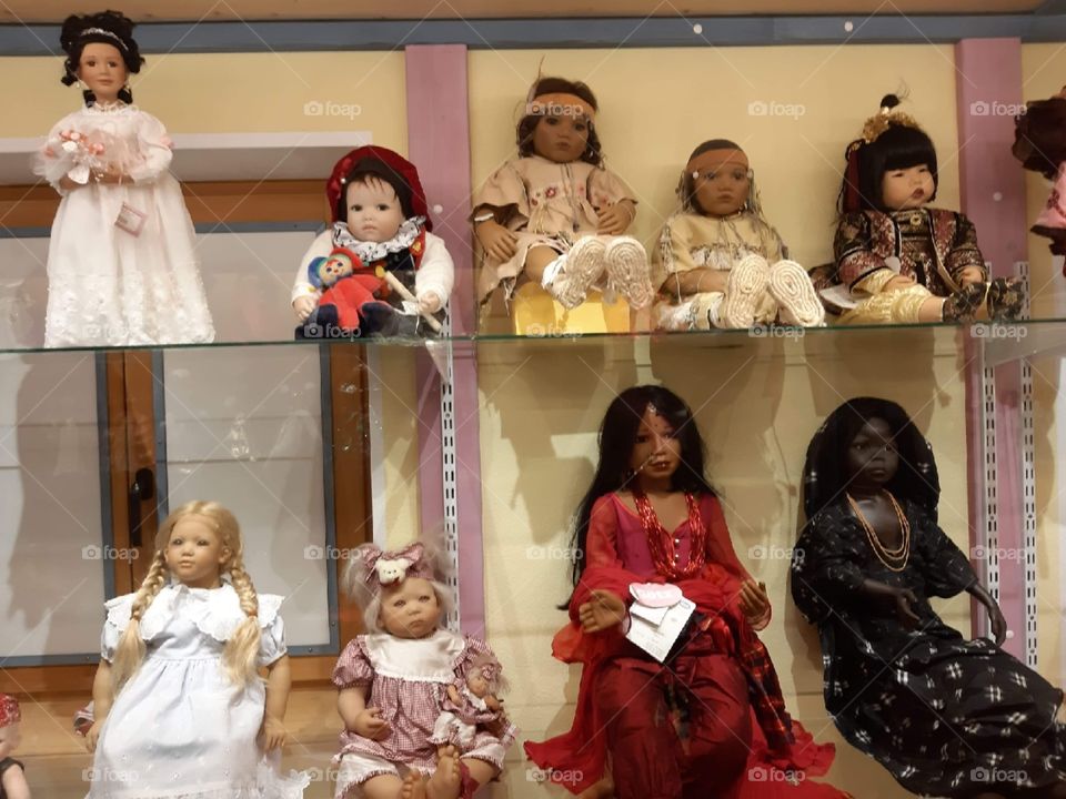 The magic world of dolls