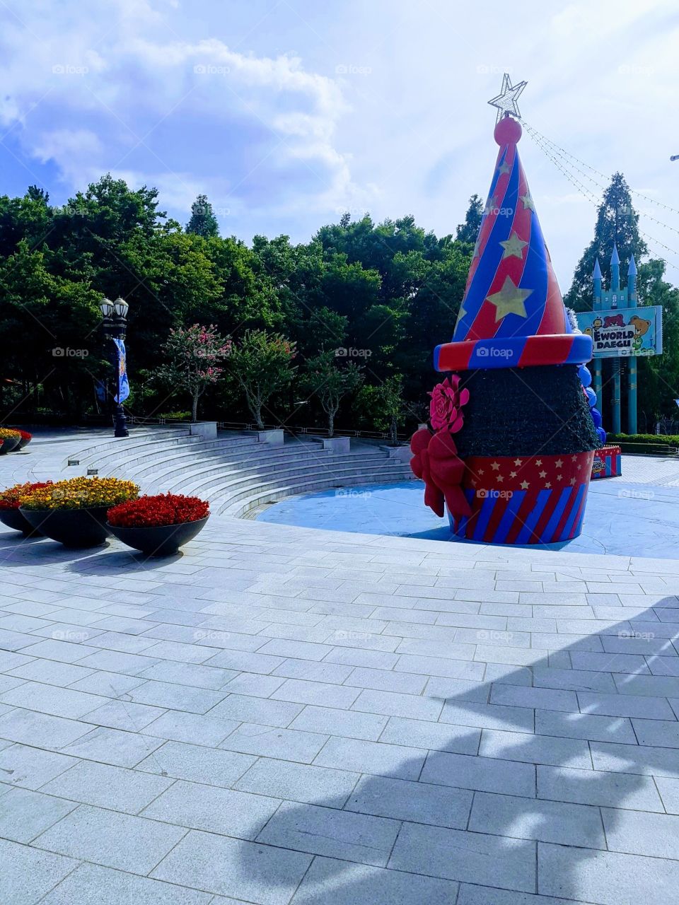 A best place to spend holidays with whole family In South Korea.
inside alot of rides and things that can whole family and kids will enjoy.