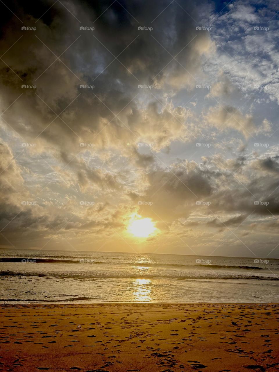 Cloudy sunshine sea and beach AMR Wozko