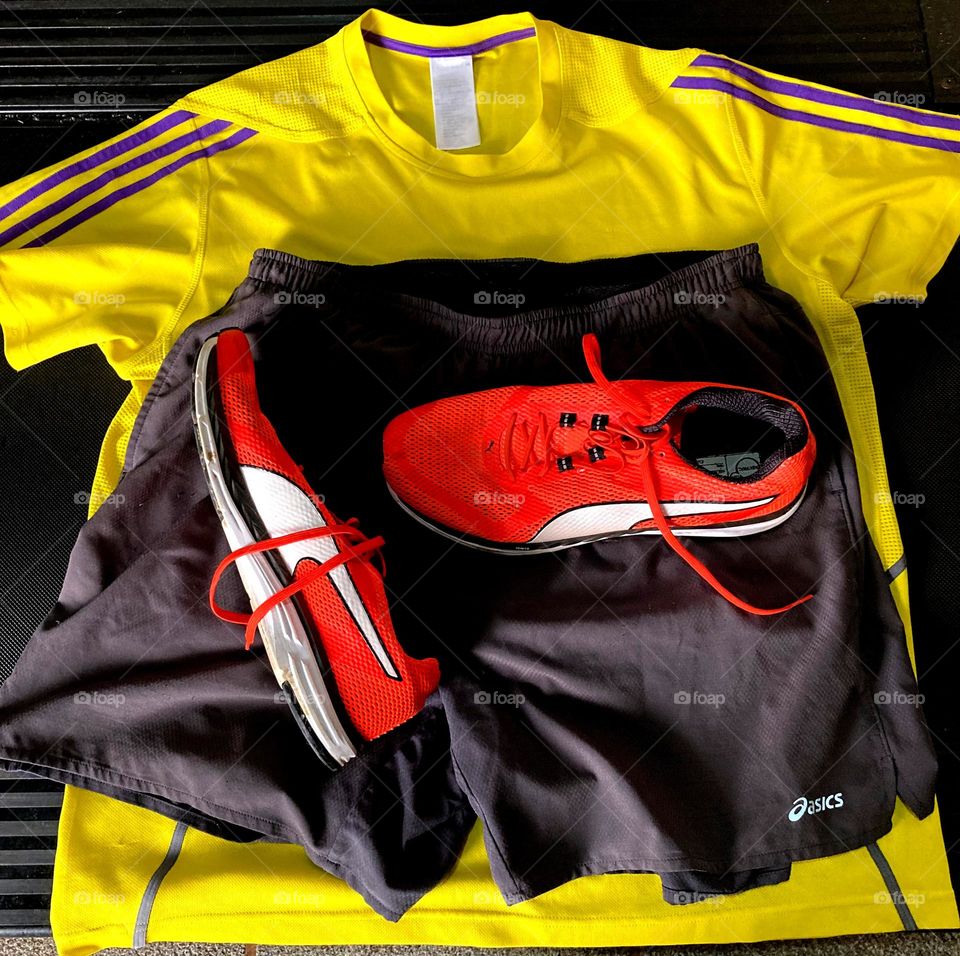 🏃‍♂️ 🇺🇸 Good Morning!  Everything ready to sweat the shirt. Let's go for a good morning jog?  Running is good for your health! / 🇧🇷 Bom dia! Tudo pronto para suar a camisa. Vamos para um bom cooper matinal? Correr faz bem para a saúde! 