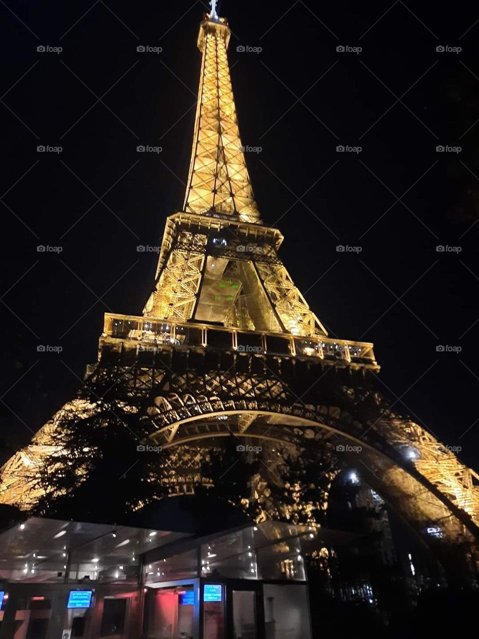 Tháp Eiffel.