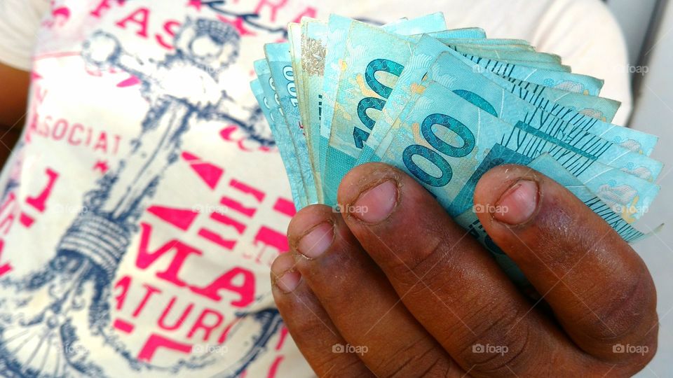 Mão, humanidade, dinheiro...