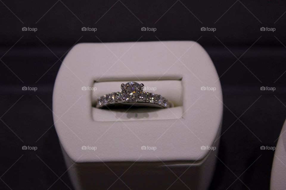 A beautifully elegant ring with a round brilliant diamond in the center. 