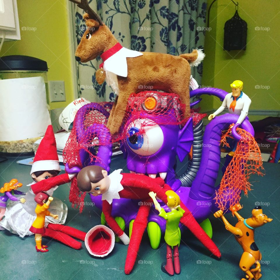 Scooby and the gang help capture the squid monster who is eating our elf!